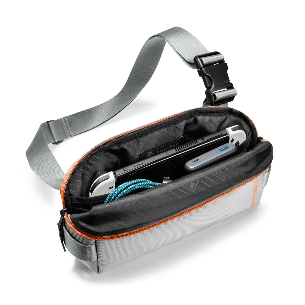 BOLSO TIPO BANDOLERA T21S1G1 GRIS ESPACIAL TOMTOC